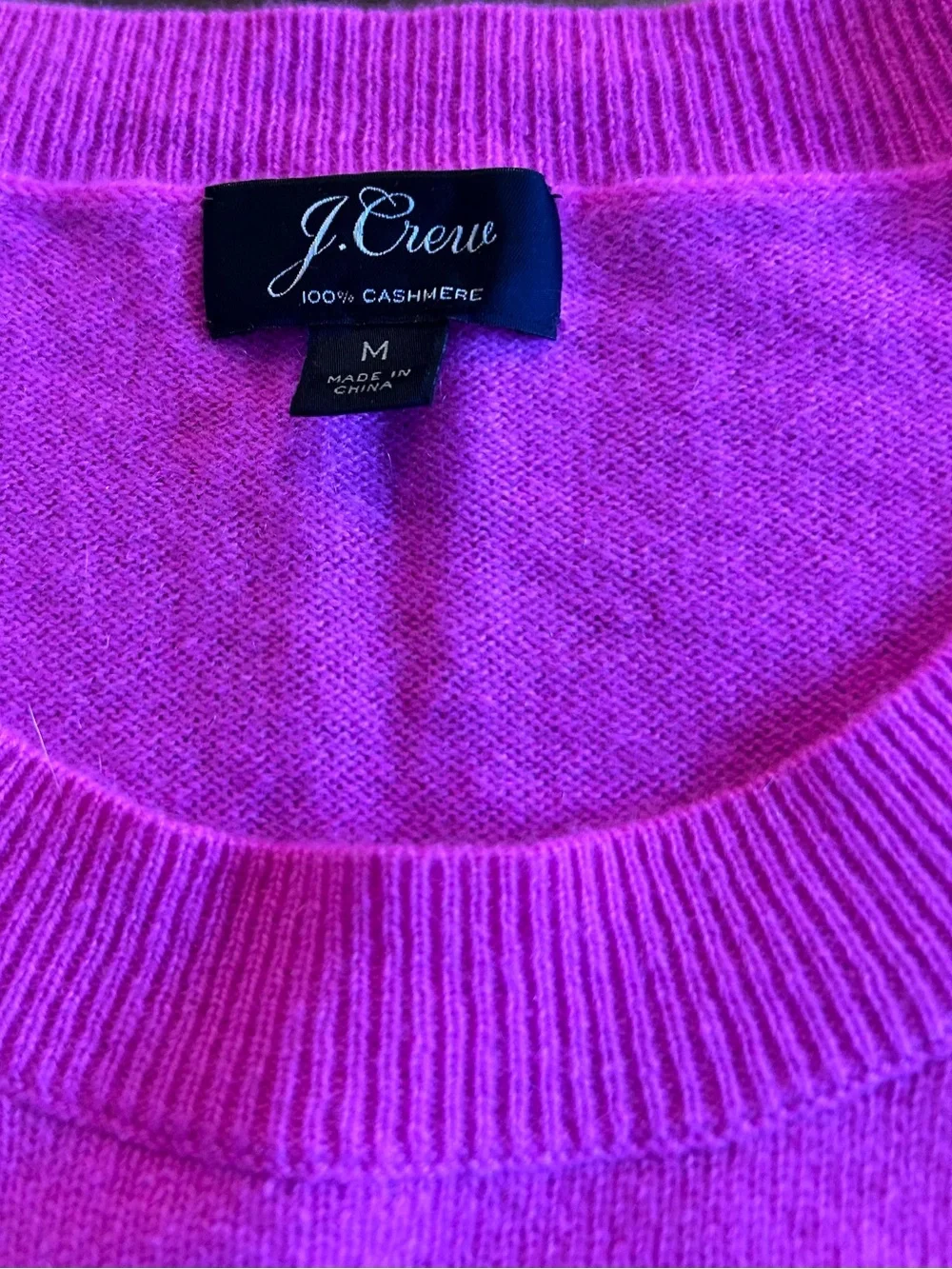J. Crew Everyday Cashmere Sweater Size Medium Hot Pink Crewneck Style K1313